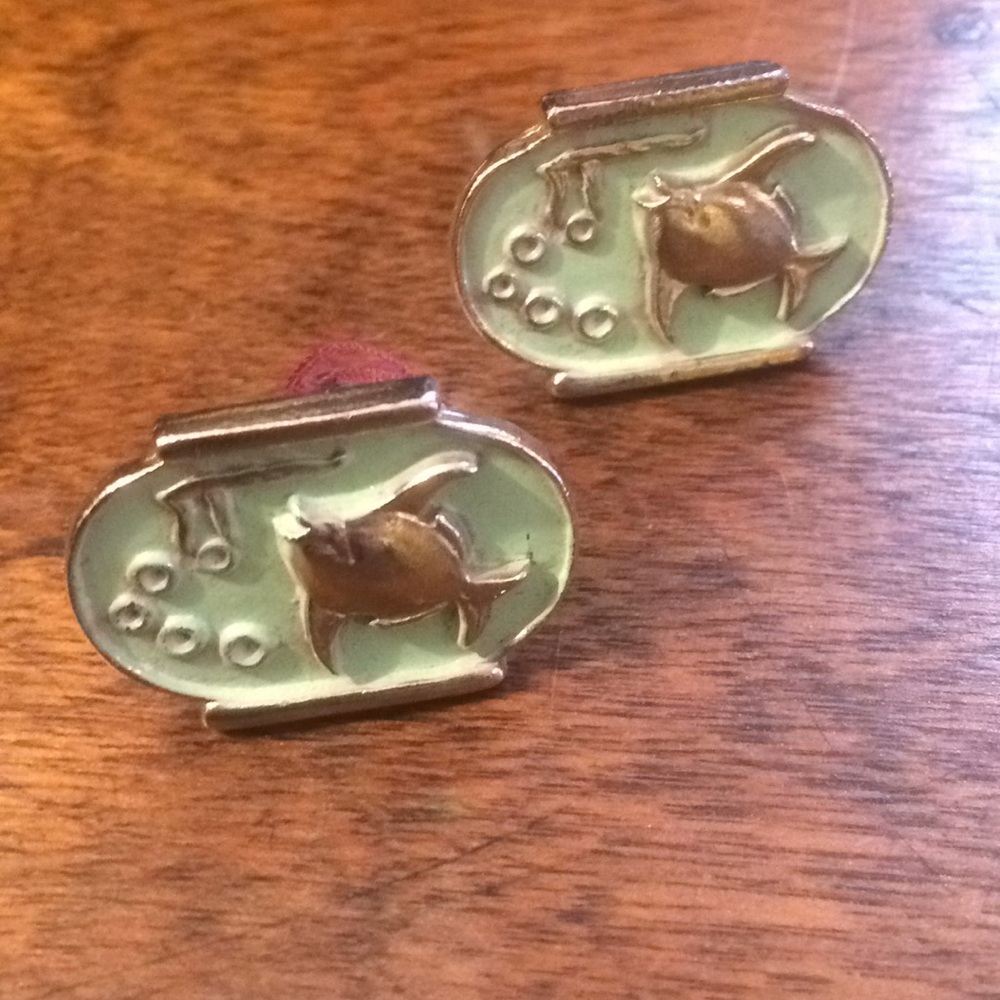 Men’s fish cufflings